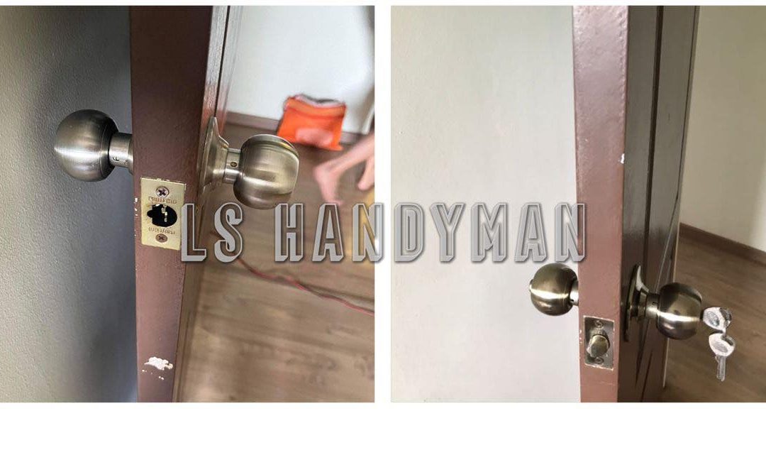 Replace door knob at Tanglin Halt Road