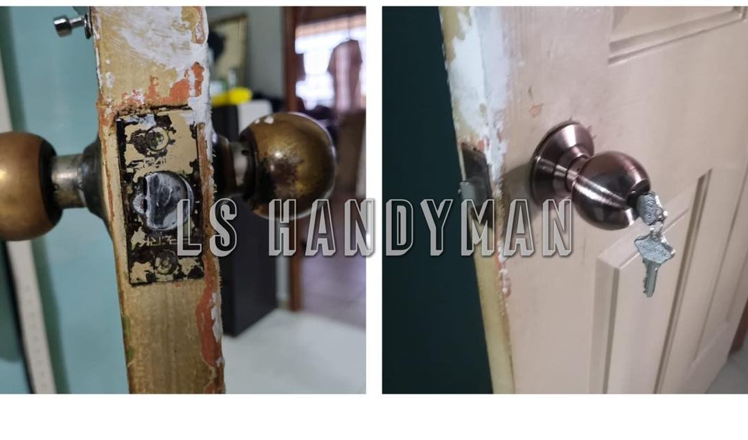 Replace door knob at Pasir Ris