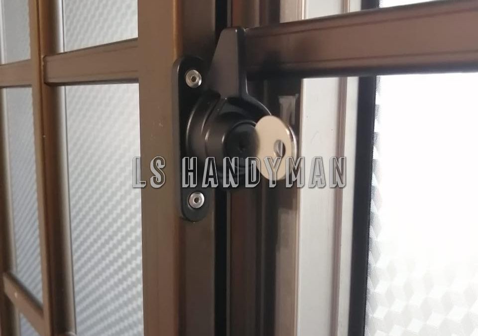 Replace earlock at Bishan